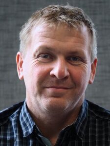 Webinar moderator: Les Mery